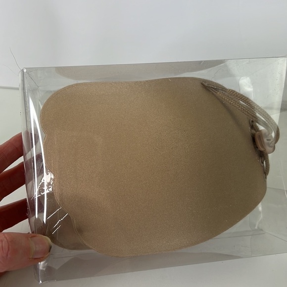 New in Box Breast Lift Adhesive Bra - Picture 5 of 6